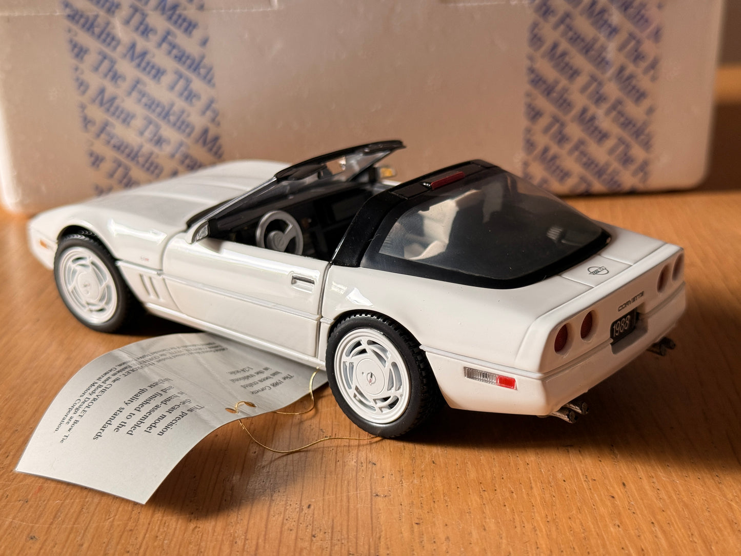 Franklin Mint - 1:24 1988 Chevrolet Corvette.