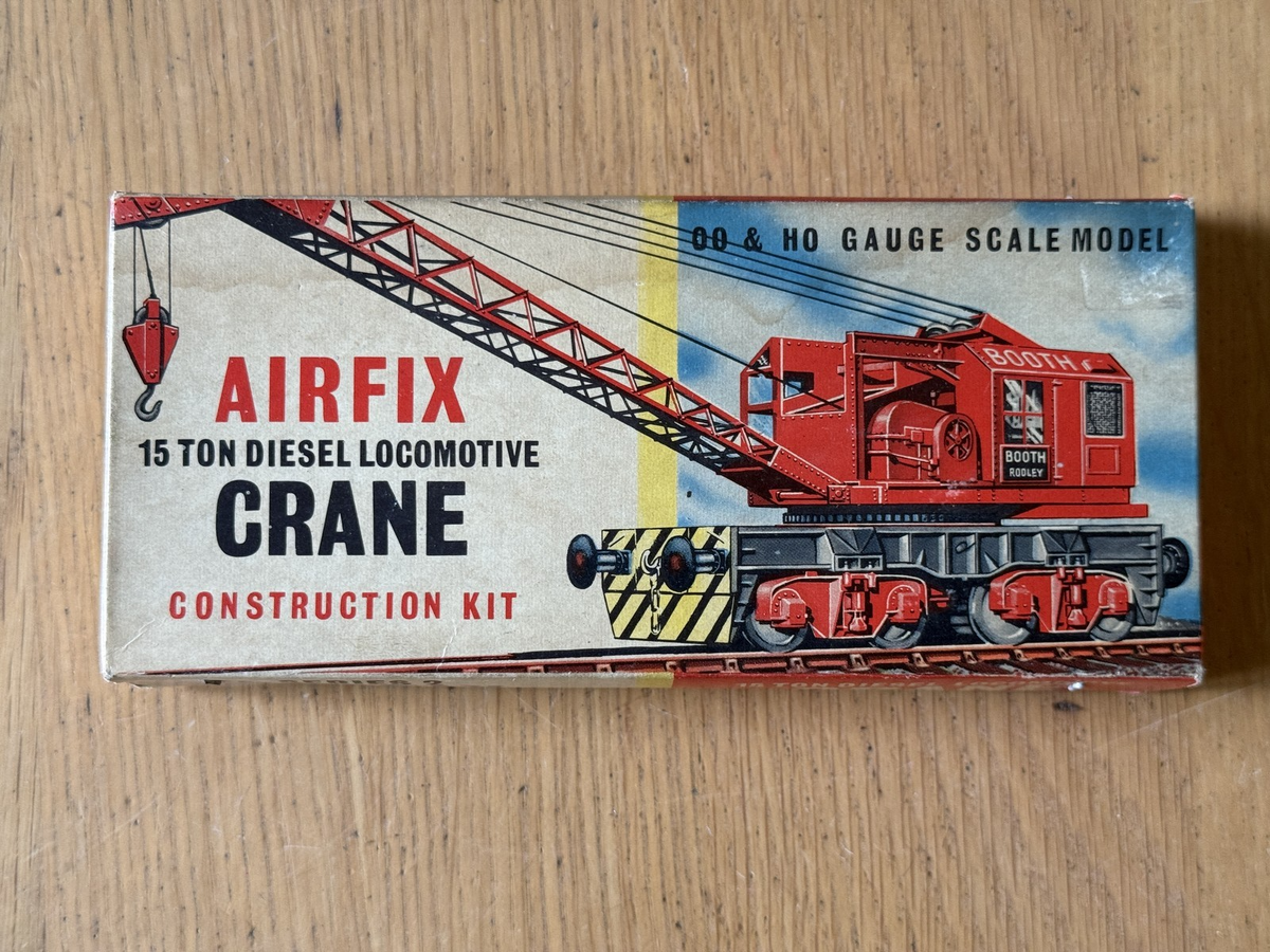 Airfix OO/HO Gauge 1:76 Scale Plastic Model Kit - 15 Ton Diesel Locomotive Crane