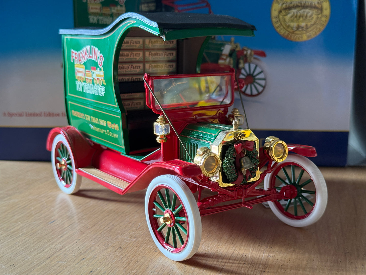 Franklin Mint - 2002 Christmas Truck.