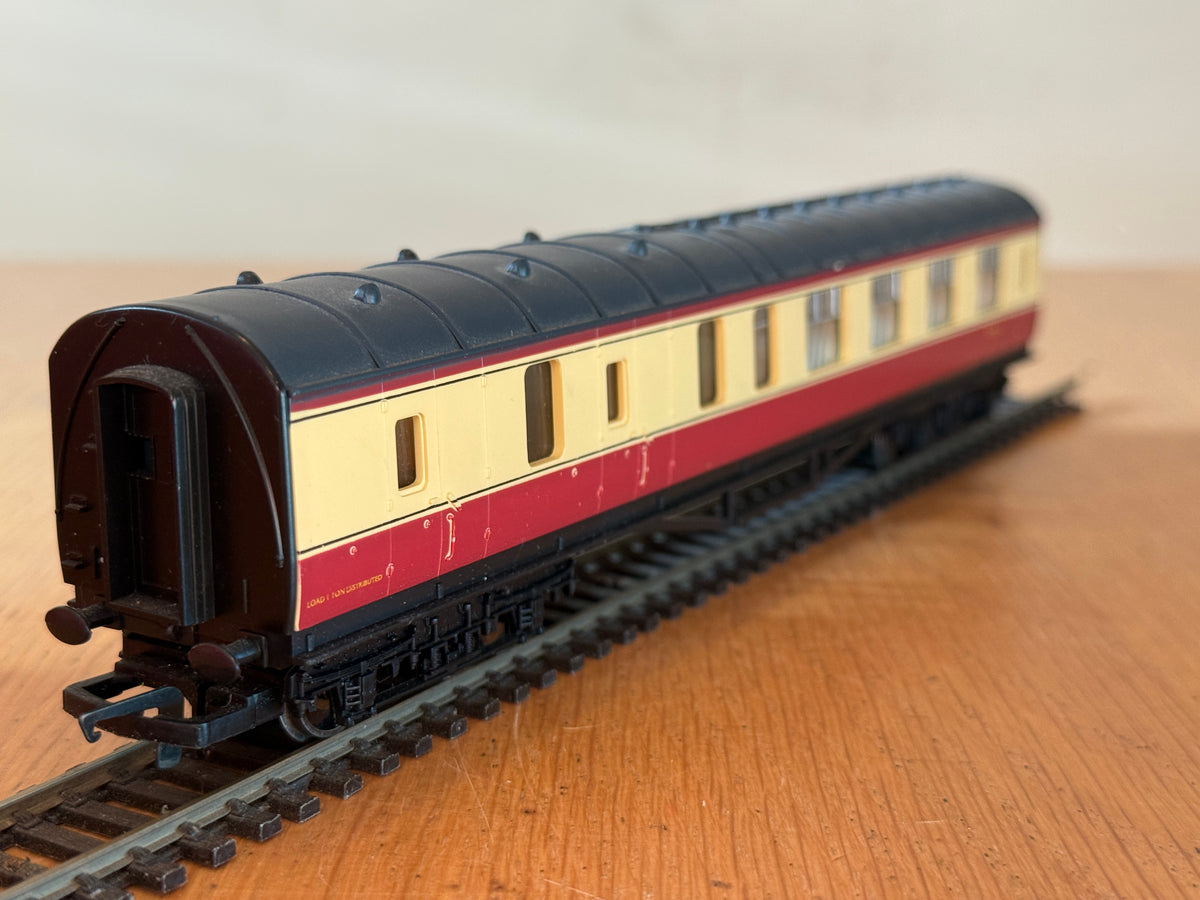 Hornby OO Gauge -  Stanier Period III Brake Third Coach M5709