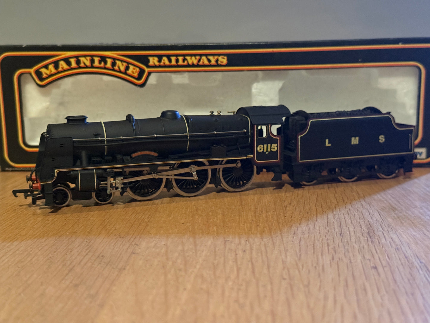 Mainline OO Gauge - LMS Royal Scot Class 4-6-0 Steam Locomotive. No 6115