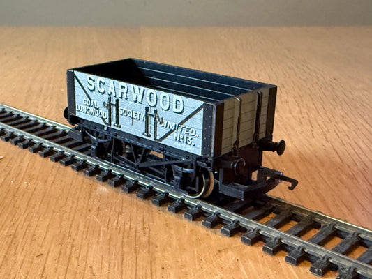 Hornby OO Gauge R716 - Arnold's Sands 5 Plank Open Wagon