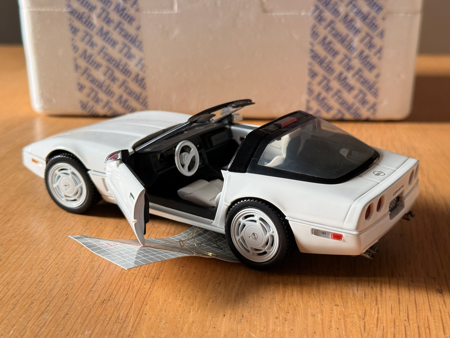 Franklin Mint - 1:24 1988 Chevrolet Corvette.