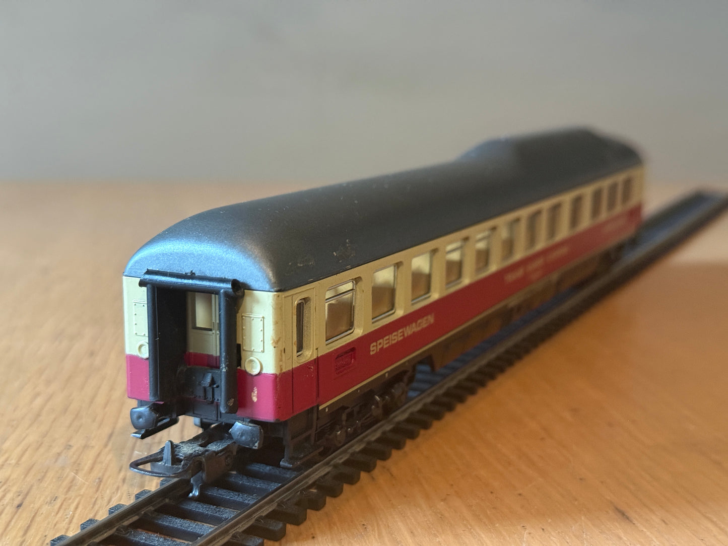 Lima L309169 HO Scale - Dining Car Type WR. 61 80 88-80 107-0. TEE DB.