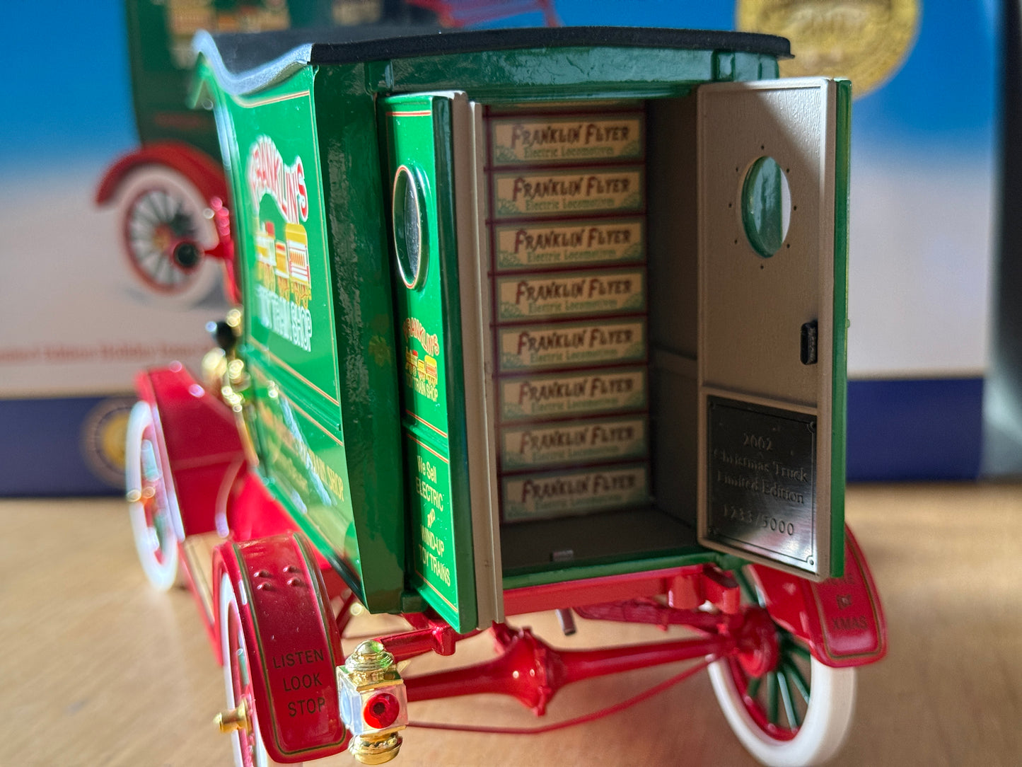 Franklin Mint - 2002 Christmas Truck.