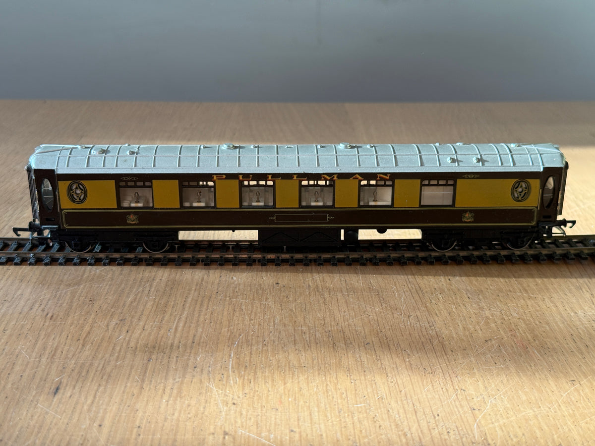 Hornby OO Gauge R223 -  British Rail  1st Class Pullman Coach - Car No. 78
