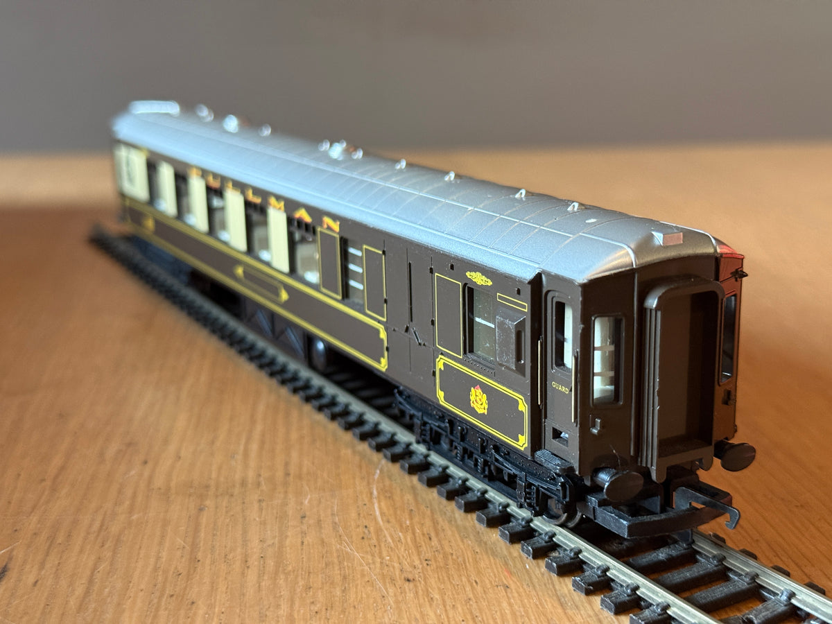 Hornby OO Gauge R223 -  British Rail  1st Class Pullman Coach - Car No. 78