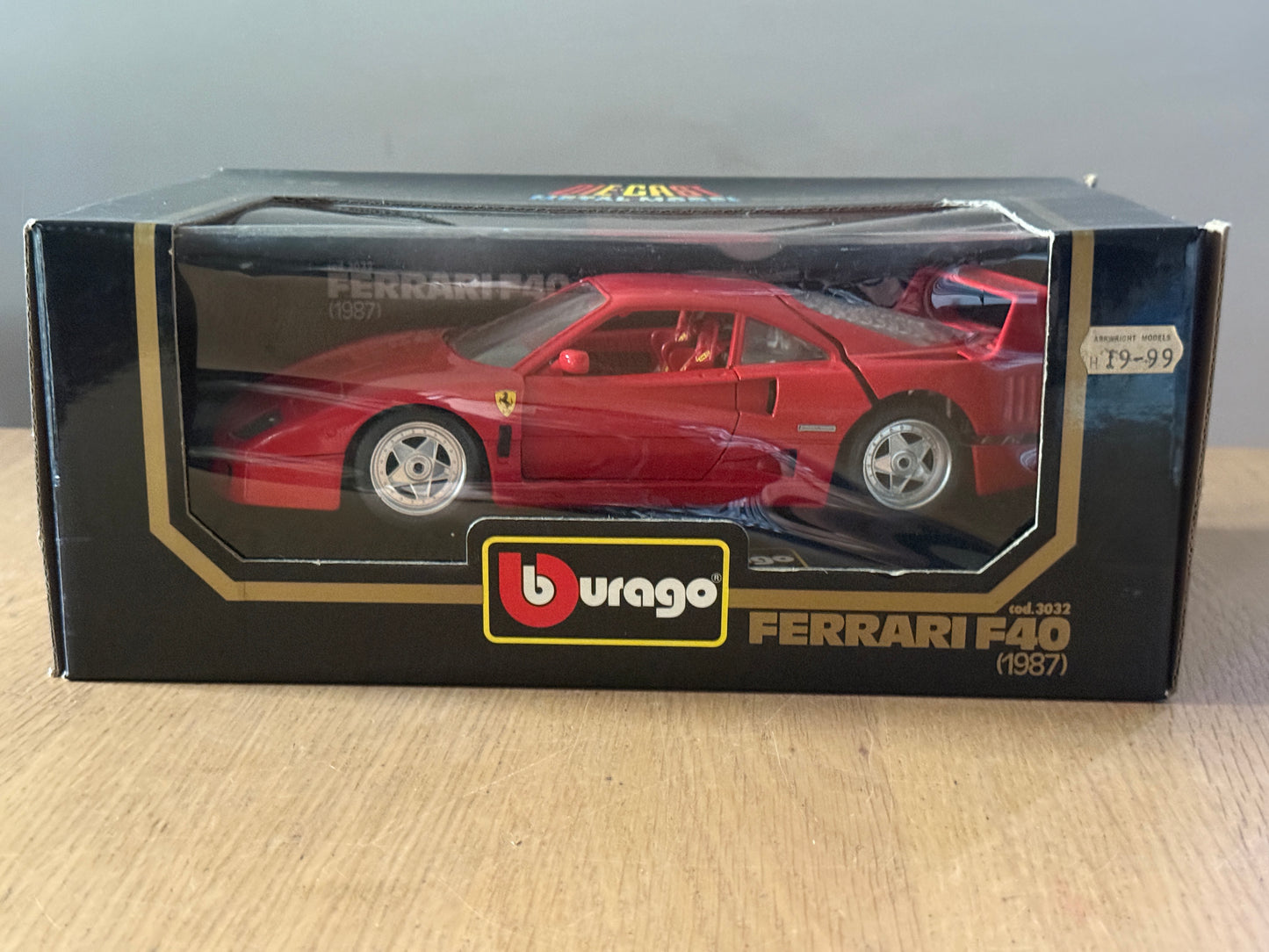 Bburago 1:18 Diecast Model 3032 - Ferrari F40 (1987) - Mint Condition