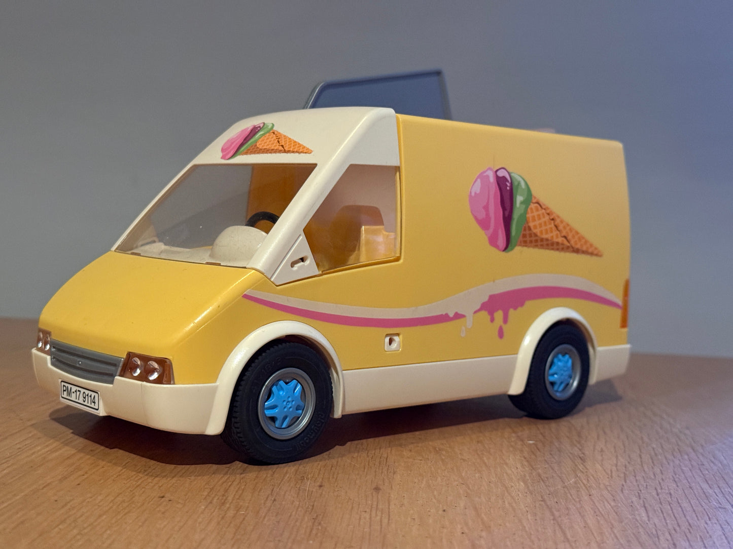 Playmobil 9114 - Ice Cream Van. Pre-owned.