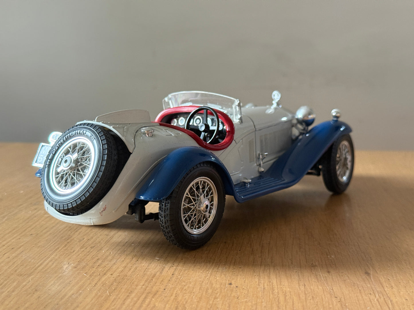 Bburago 1:18 Diecast Model 3008 -  Alfa Romeo 2300 Spider (1932) - No box