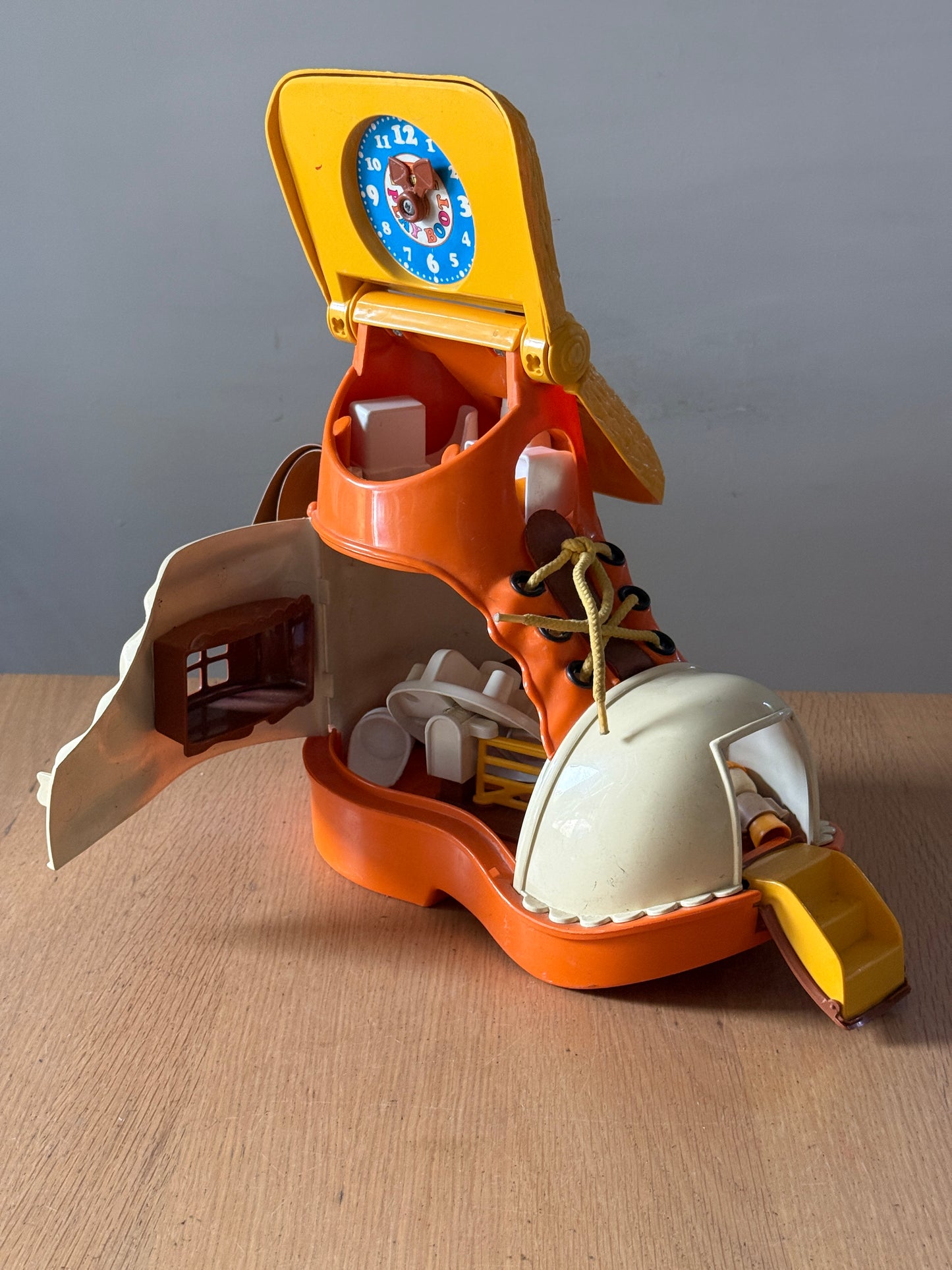 Vintage Matchbox Live-n-Learn Shoe House