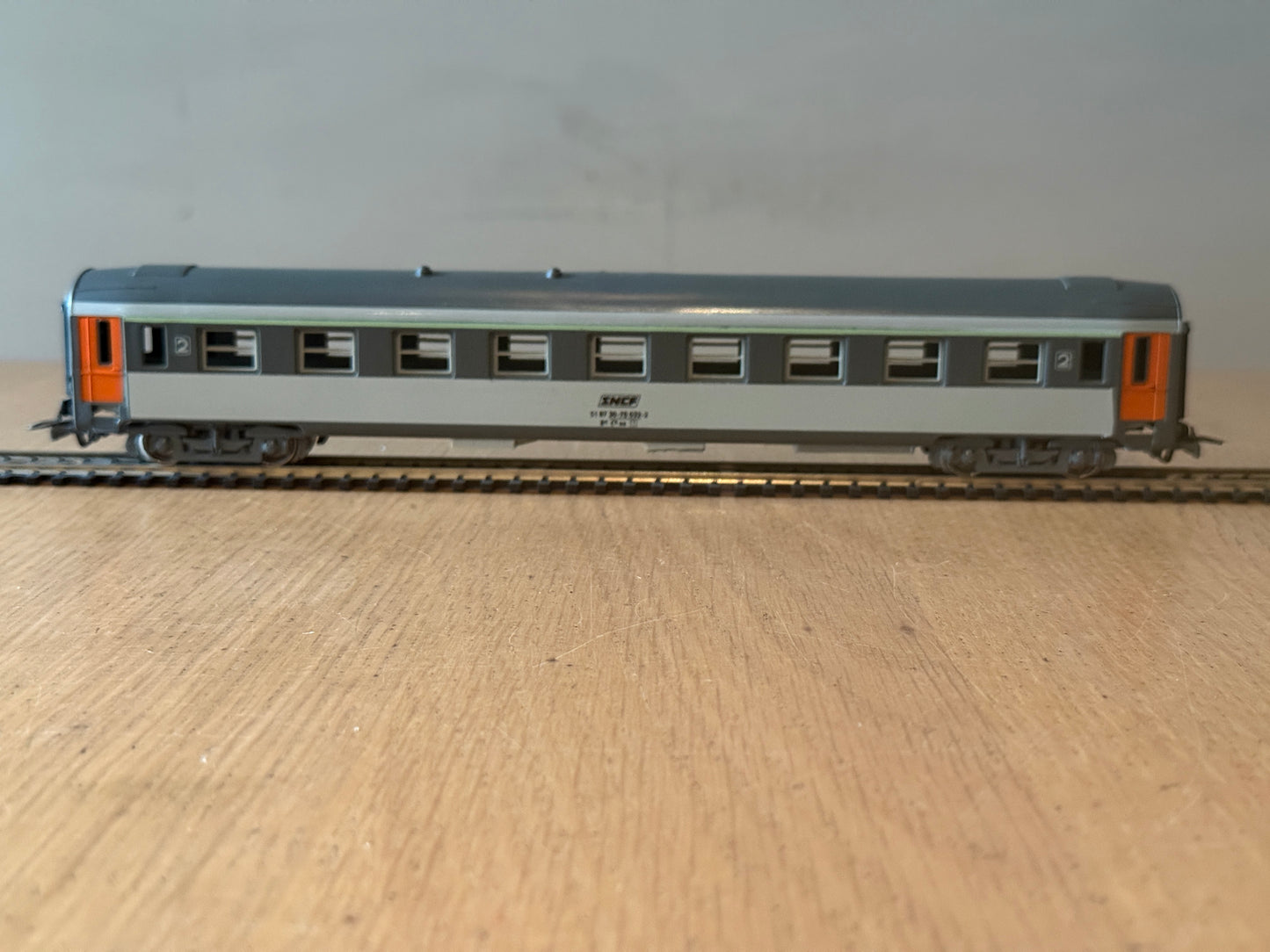 Jouef HO Scale - SNCF 2nd Class Corail Coach