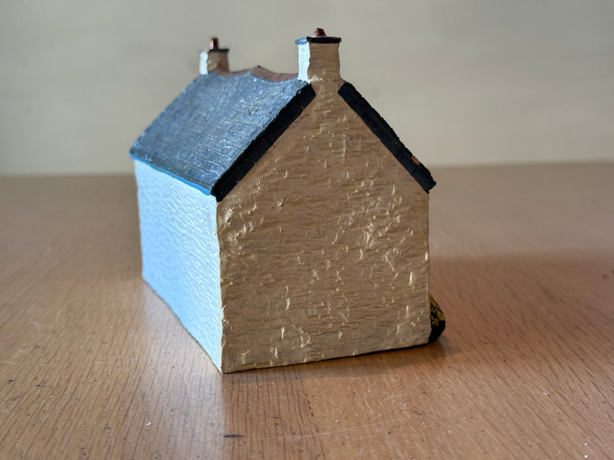 Resin/Ceramic Cottage - Similar to David Winter
