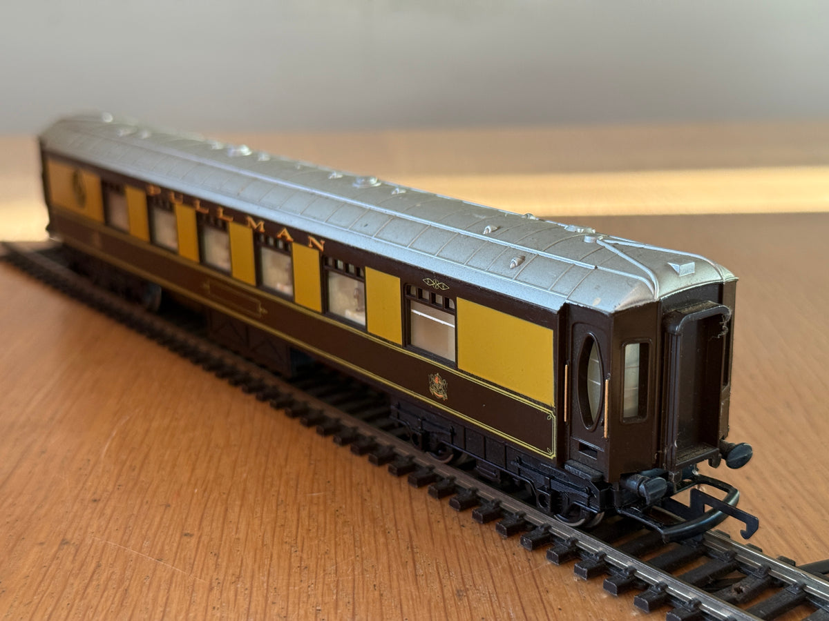 Hornby OO Gauge R223 -  British Rail  1st Class Pullman Coach - Car No. 78