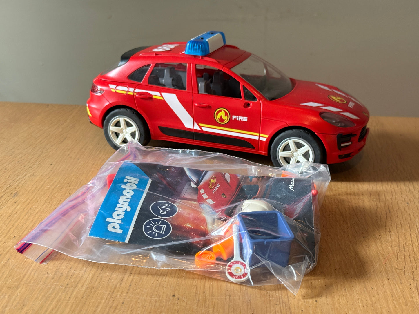 Playmobil 70277 - Porsche Macan S Fire Set. Pre-owned.