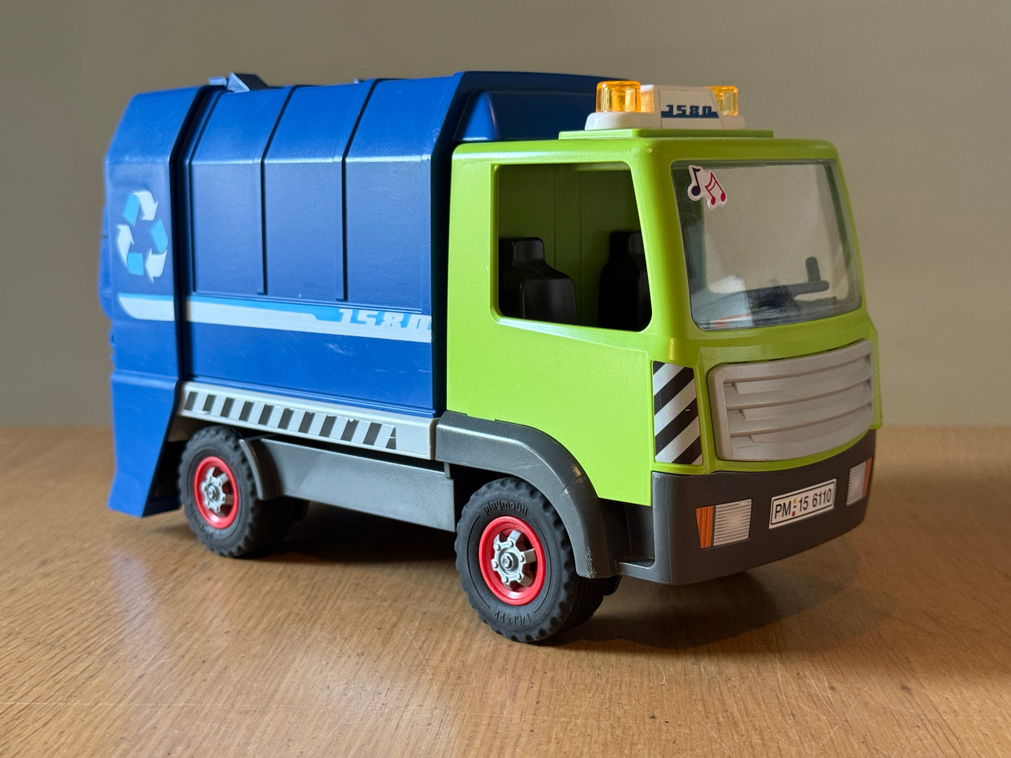 Playmobil 6110 - Recycling Truck. Pre-owned.