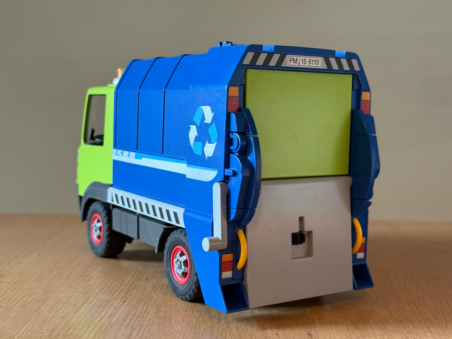 Playmobil 6110 - Recycling Truck. Pre-owned.
