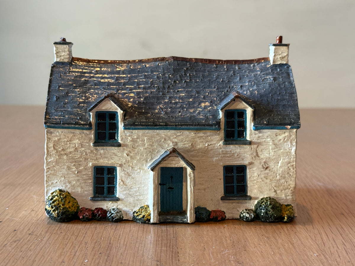 Resin/Ceramic Cottage - Similar to David Winter