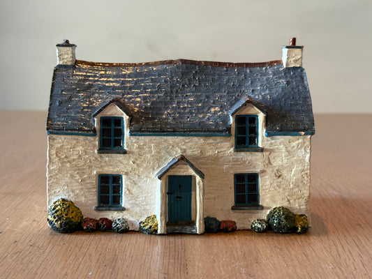 Resin/Ceramic Cottage - Similar to David Winter