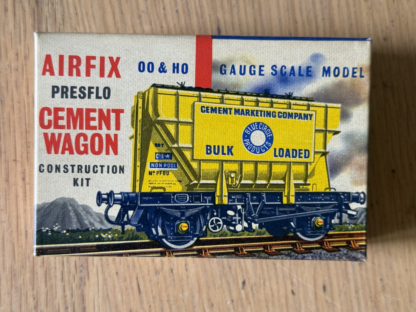 Airfix OO/HO Gauge 1:76 Scale Plastic Model Kit - Presflo Cement Wagon