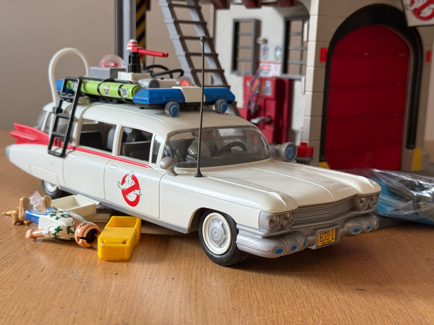 Playmobil 3219 - Ghostbusters House and Car. Pre-owned.