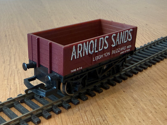 Hornby OO Gauge R097 - Arnold's Sands 5 Plank Open Wagon
