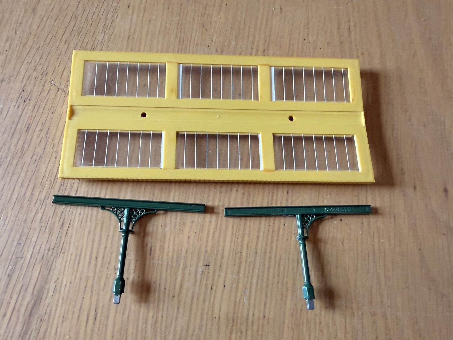 Hornby R514 Platform Canopy Section (Canopy and Two Supports)