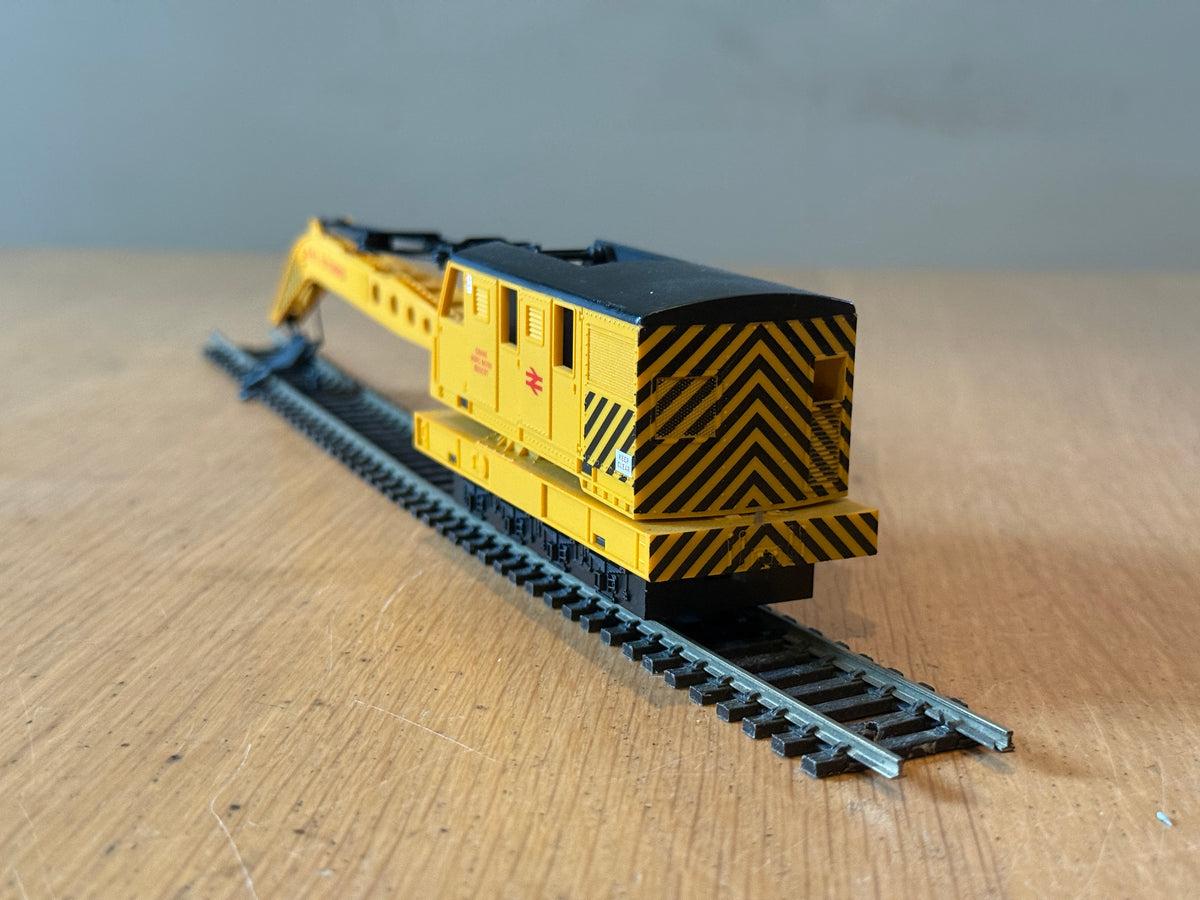 Hornby OO Gauge Crane with 1 winding key
