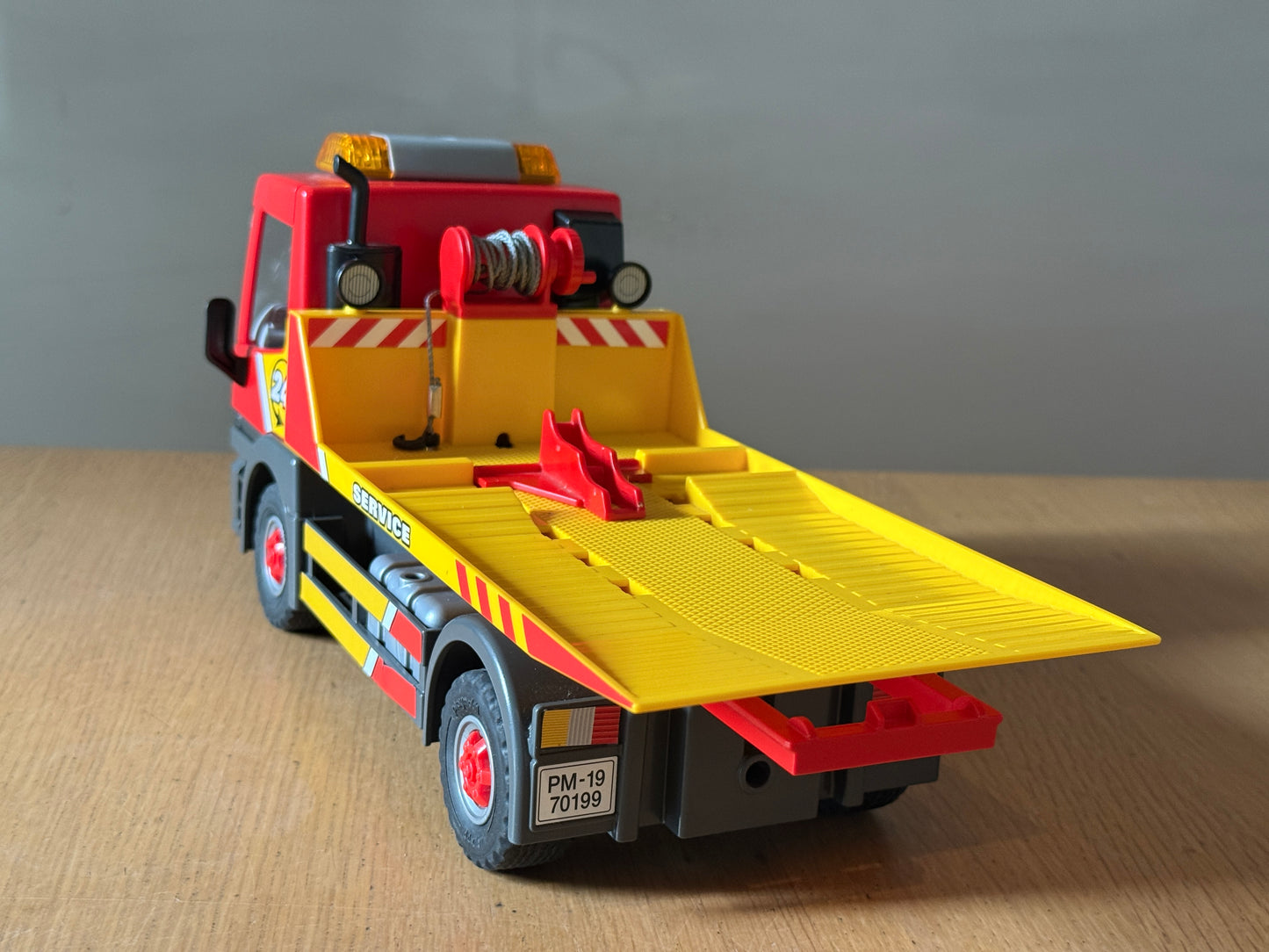 Playmobil 70199 - Towing Service Recovery Truck. Pre-owned.