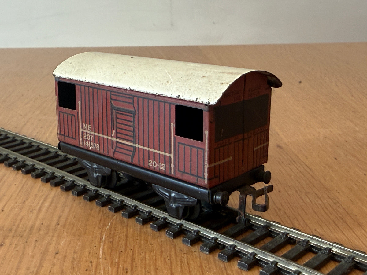 Triang OO Gauge NE 20T Tin Plate Brake Van 141578