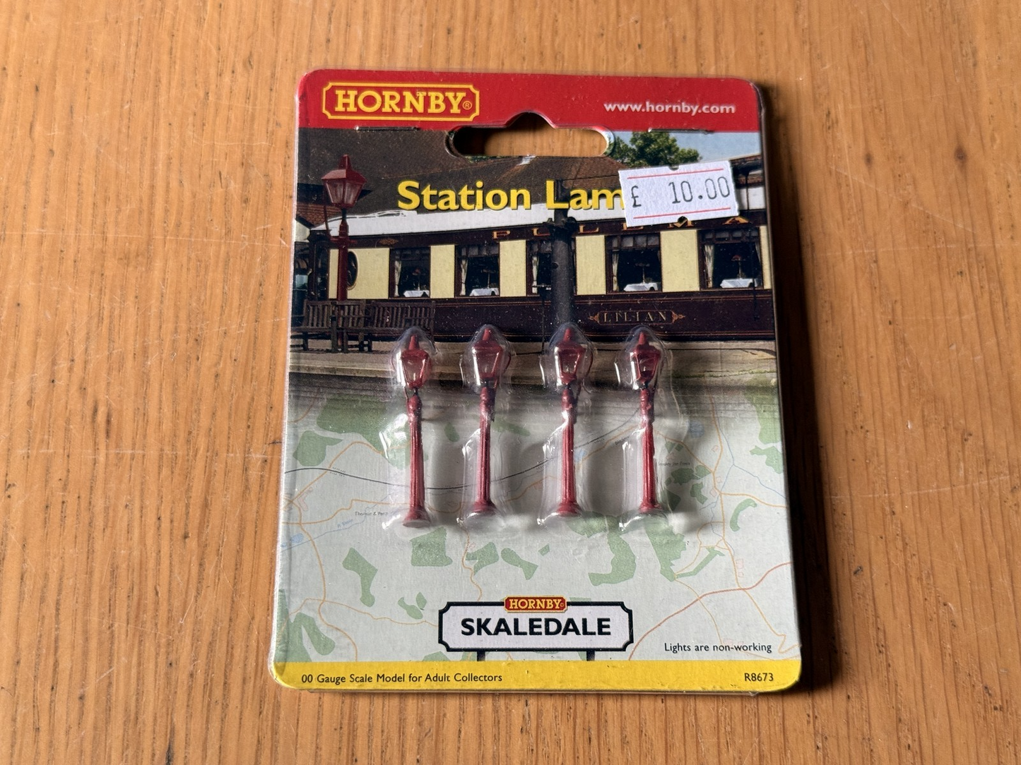 Hornby Skaledale R8673 OO Gauge - Station Lamps BNIB