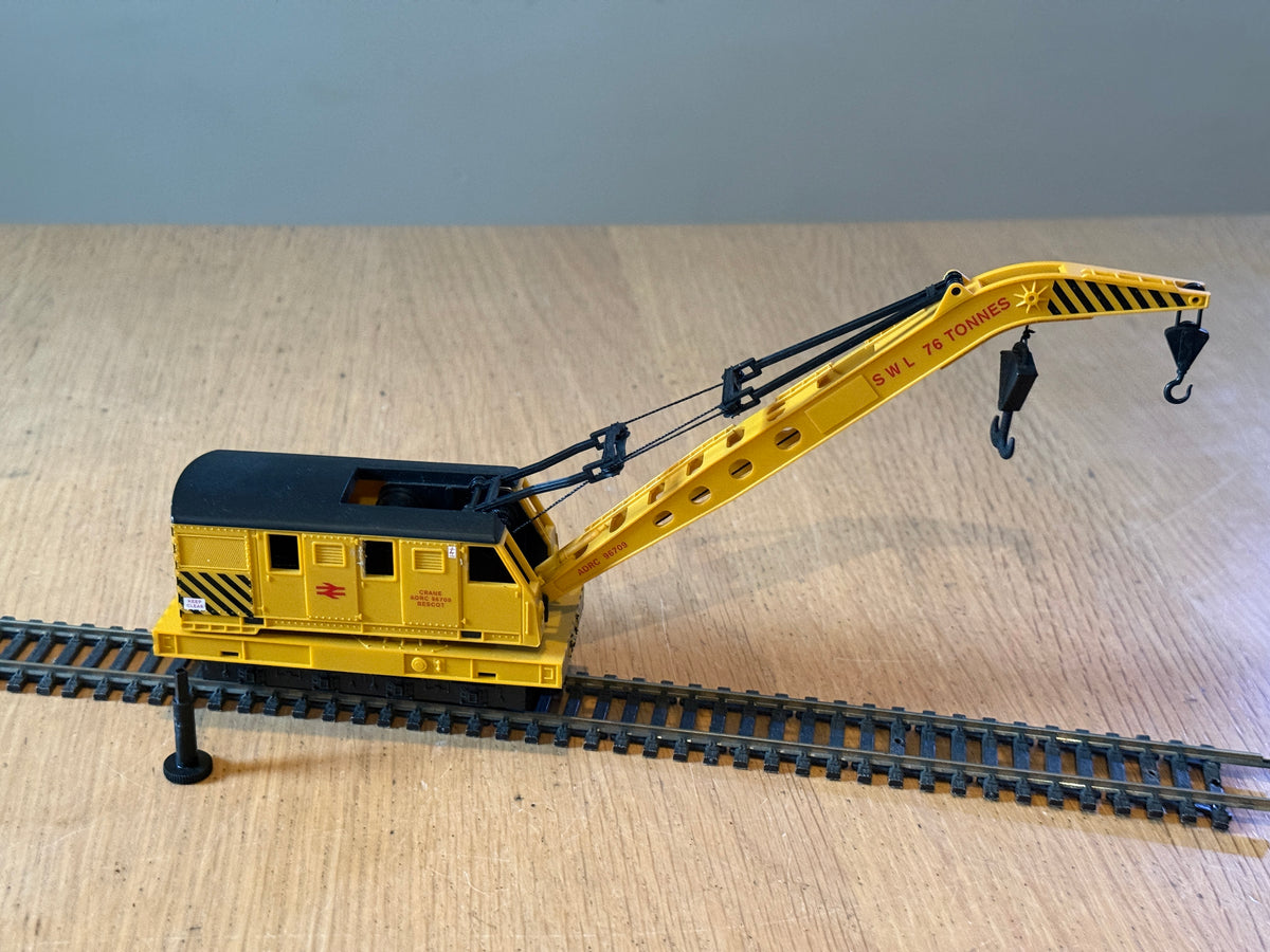 Hornby OO Gauge Crane with 1 winding key