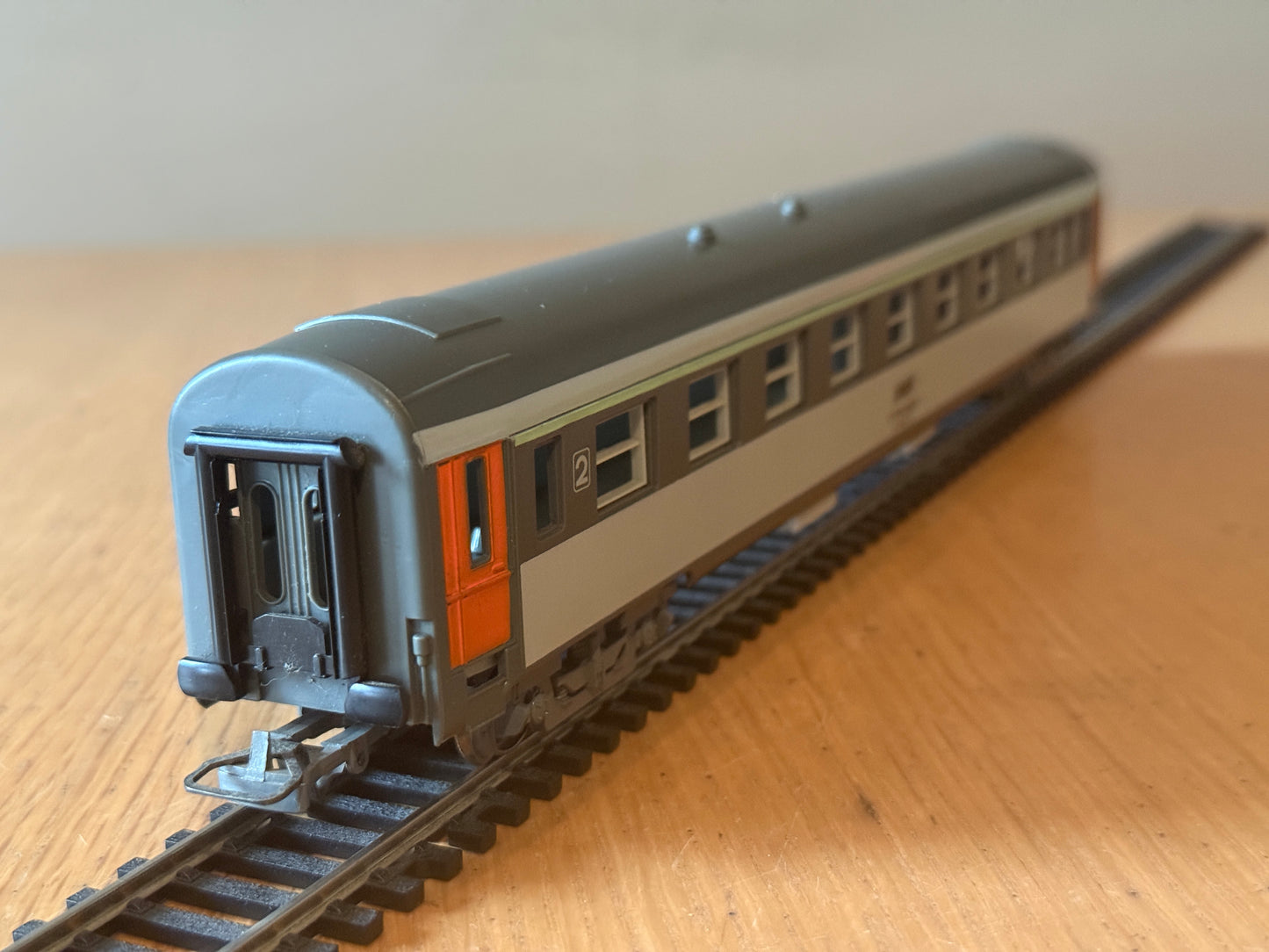 Jouef HO Scale - SNCF 2nd Class Corail Coach