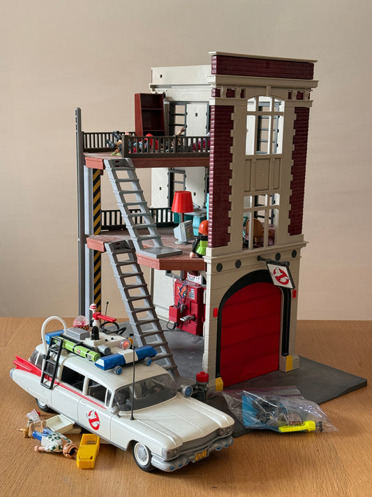 Playmobil 3219 - Ghostbusters House and Car. Pre-owned.