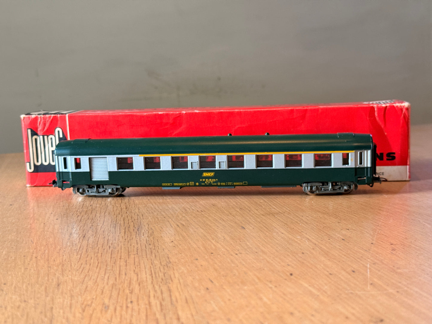 Jouef HO Scale 5294 - France Car A7d SNCF Type Y UIC Green