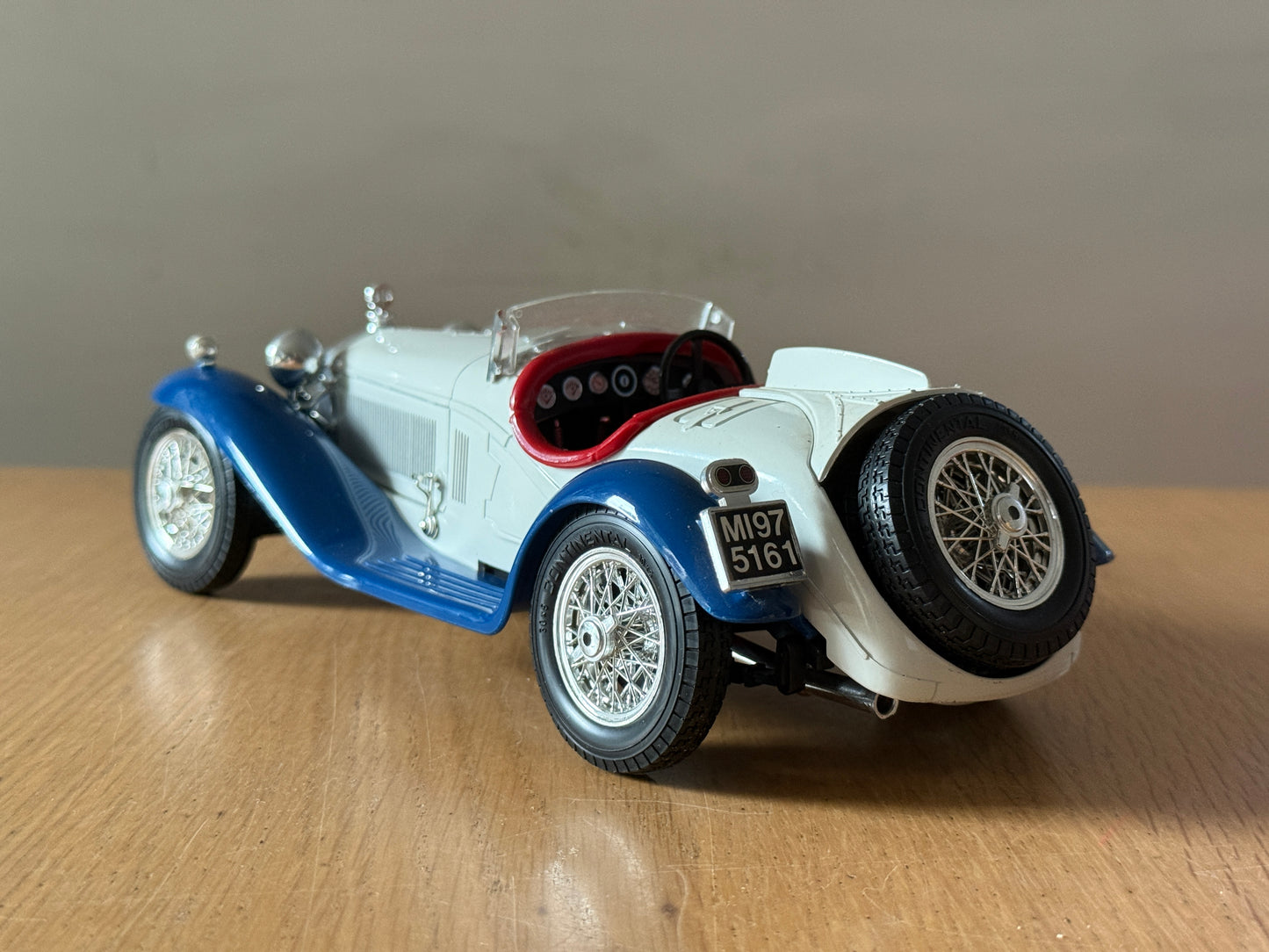 Bburago 1:18 Diecast Model 3008 -  Alfa Romeo 2300 Spider (1932) - No box