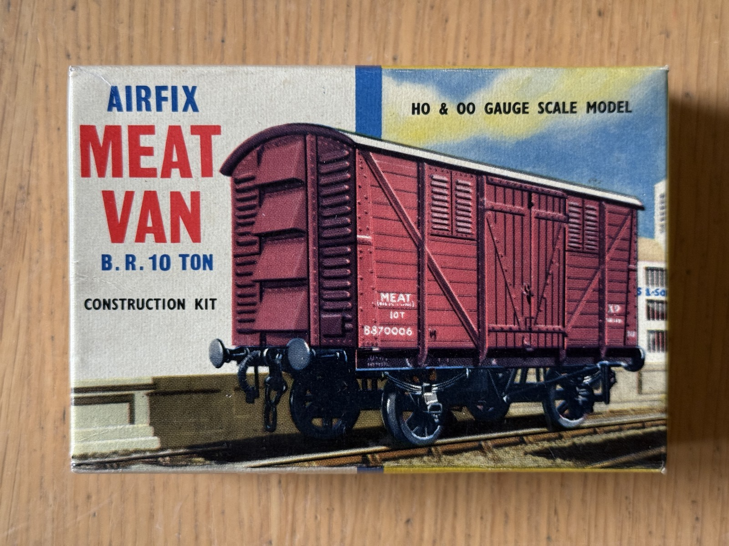 Airfix OO/HO Gauge 1:76 Scale Plastic Model Kit - Meat Van B.R. 10 Ton