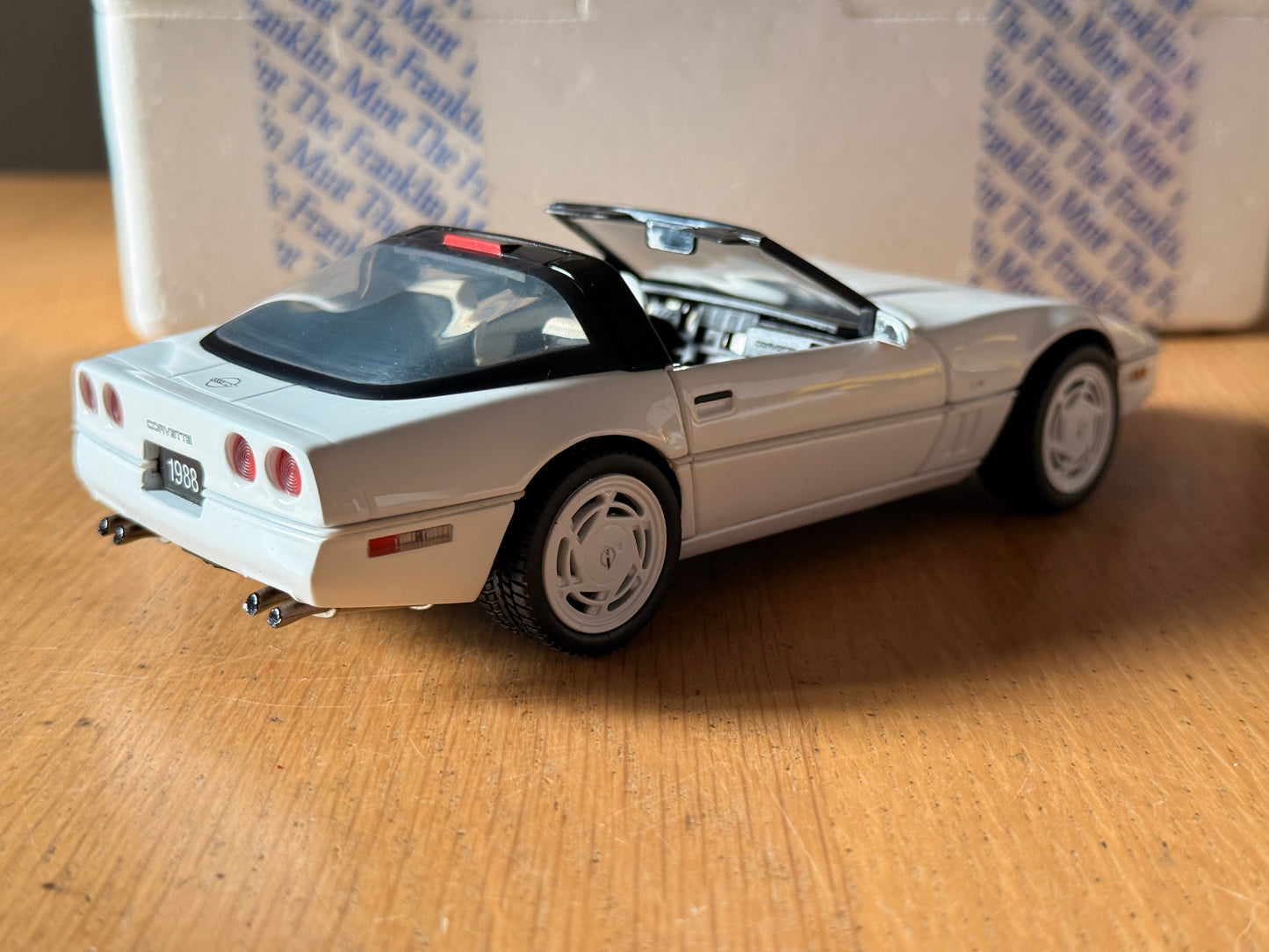 Franklin Mint - 1:24 1988 Chevrolet Corvette.
