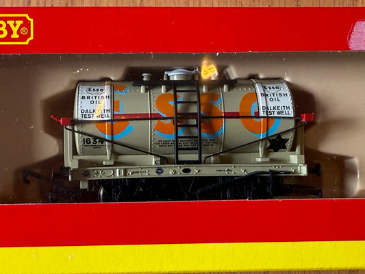 Hornby OO Gauge R620714 Ton Tanker ESSO Livery BNIB