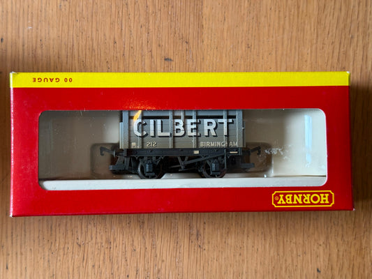 Hornby OO Gauge R6278 3 Assorted Weathered Plank Wagons