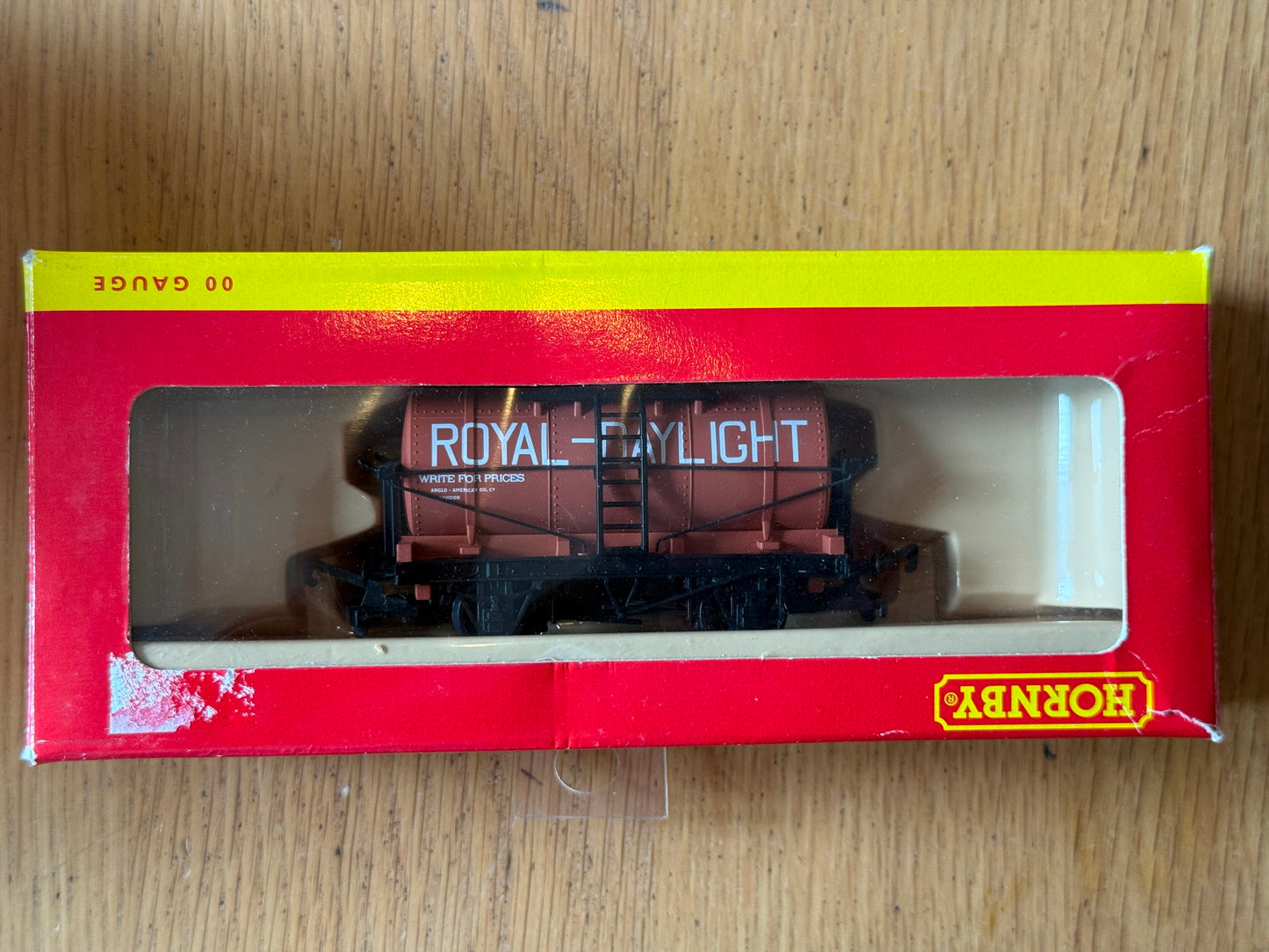 Hornby OO Gauge Royal Daylight Tank Wagon BNIB