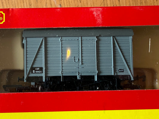 Hornby OO Gauge R6267 12 Ton ventilated van S44431. BNIB