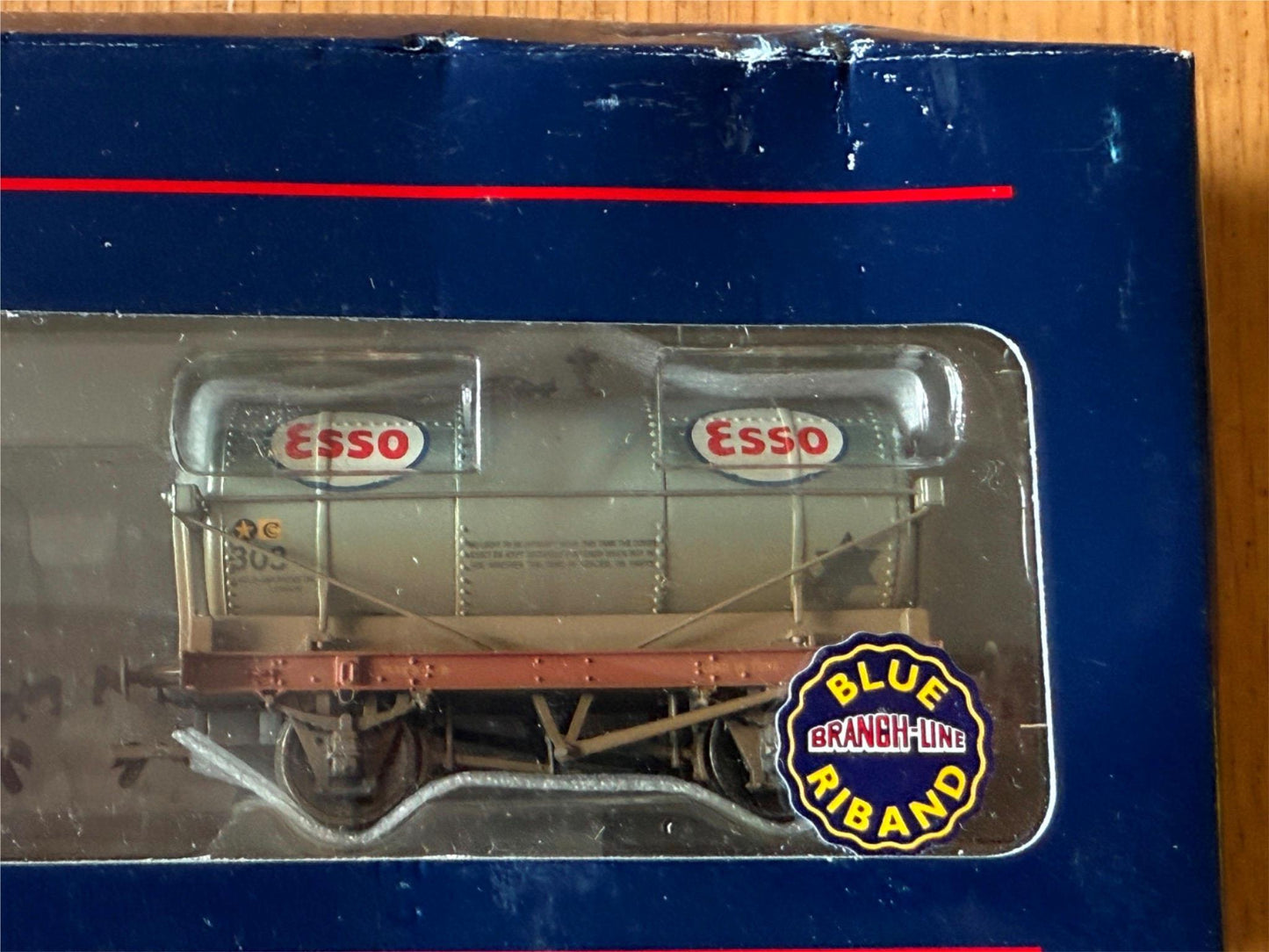 Bachmann 37-668 14T Tank Wagons Esso Livery Triple Pack - Weathered - BNIB