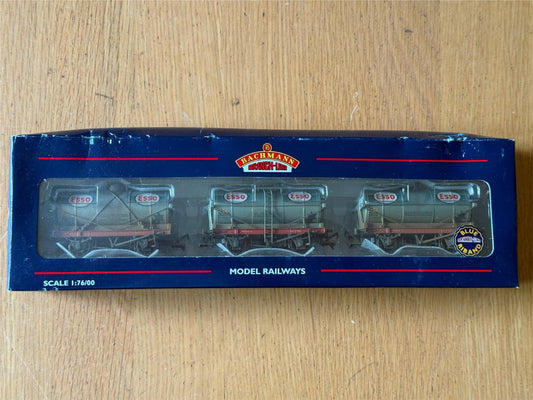 Bachmann 37-668 14T Tank Wagons Esso Livery Triple Pack - Weathered - BNIB