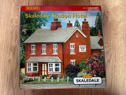 Hornby Skaledale OO Gauge Building - Skaledale Station Hotel BNIB