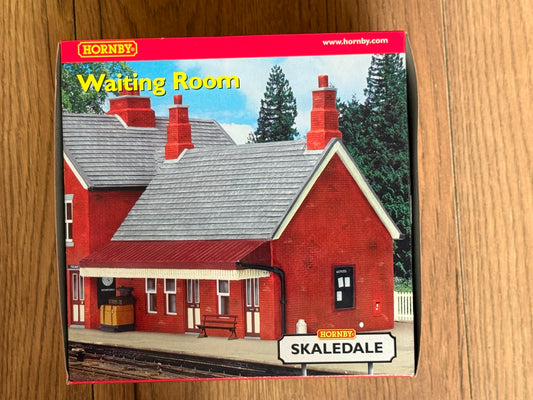 Hornby Skaledale OO Gauge Building -  Waiting Room BNIB