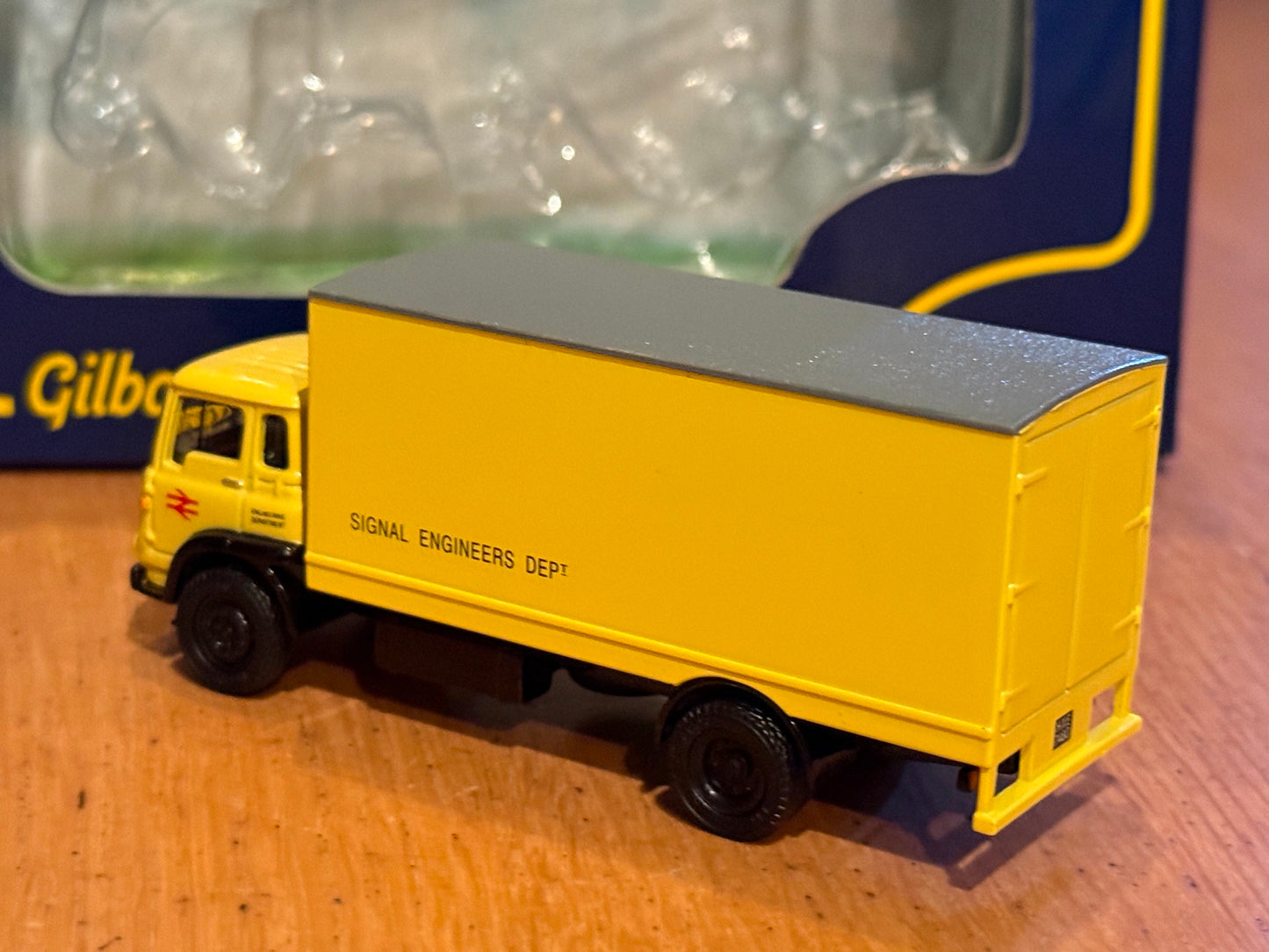 Gilbow Railway Collection - 99644 Bedford TK Box Van British Railways 1:76