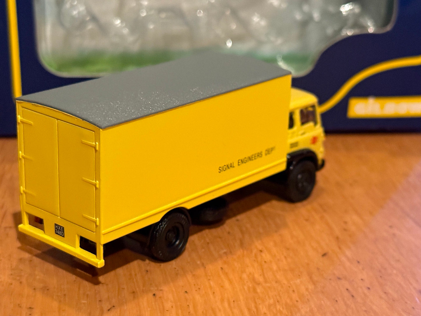 Gilbow Railway Collection - 99644 Bedford TK Box Van British Railways 1:76