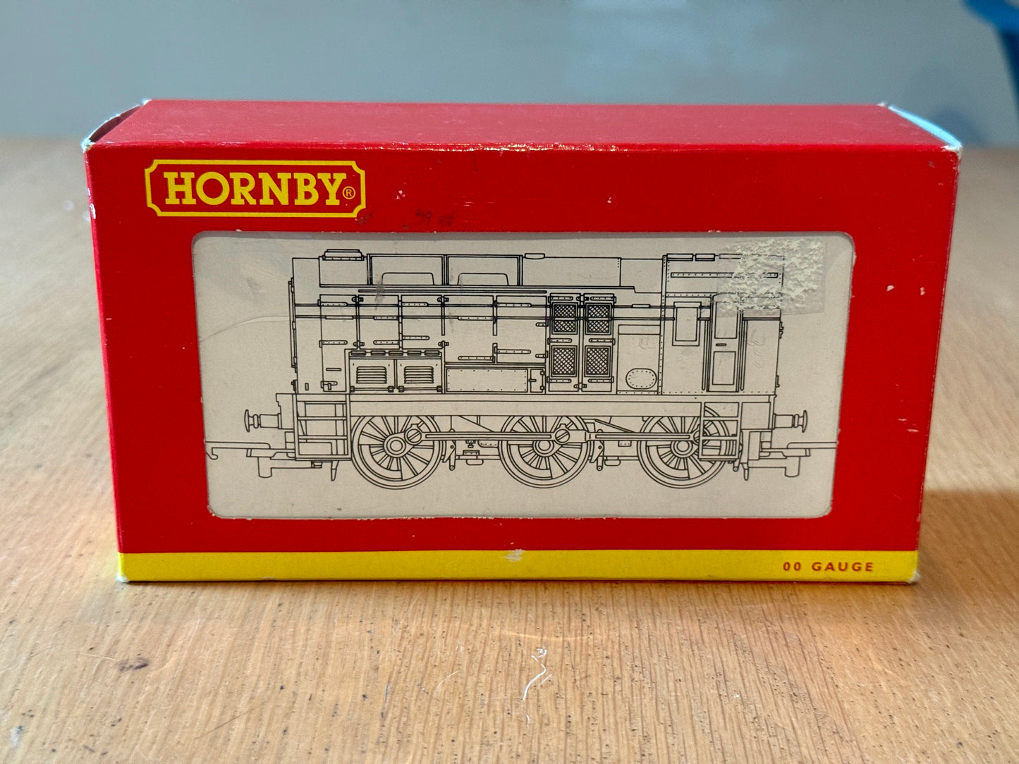 Hornby OO R2333 Class 08 0-6-0 BRML Eastleigh. Diesel Shunter 08642. BNIB.