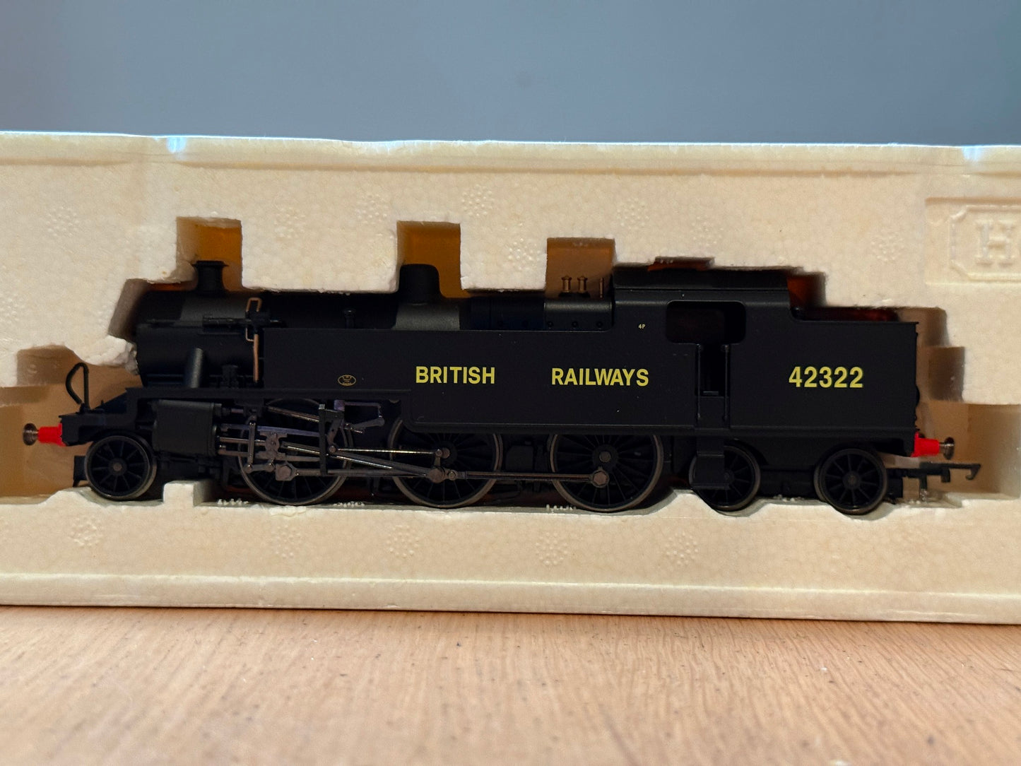 Hornby OO Gauge R2398 BR Fowler 4P 2-6-4T '42322' Steam Locomotive. BNIB.